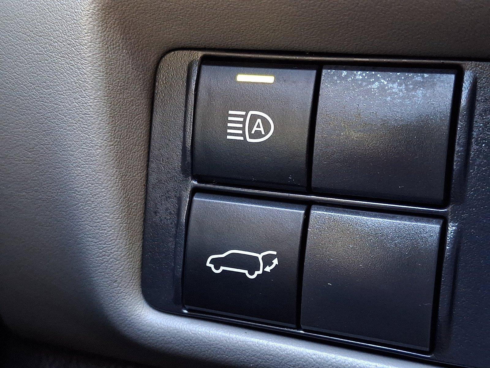 Used 2021 Toyota Highlander LE AWD/4WD image 25