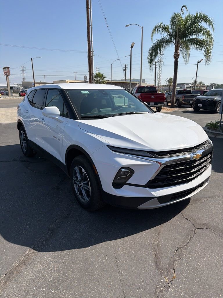 Used 2025 Chevrolet Blazer LT image 4