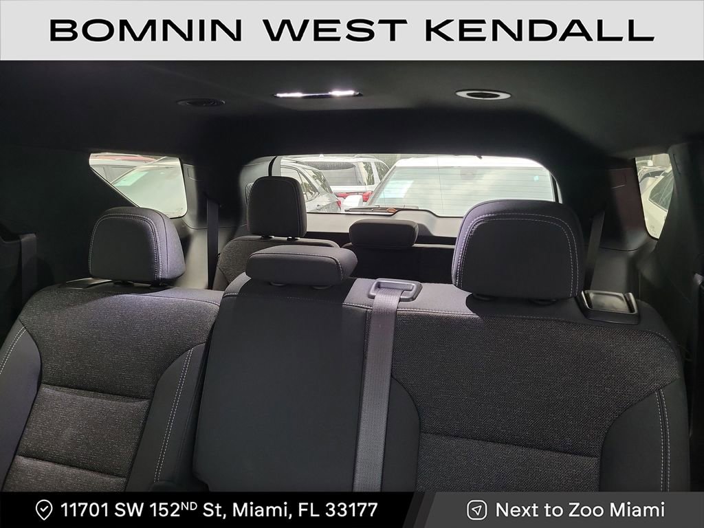 Used 2025 Chevrolet Traverse LT image 6