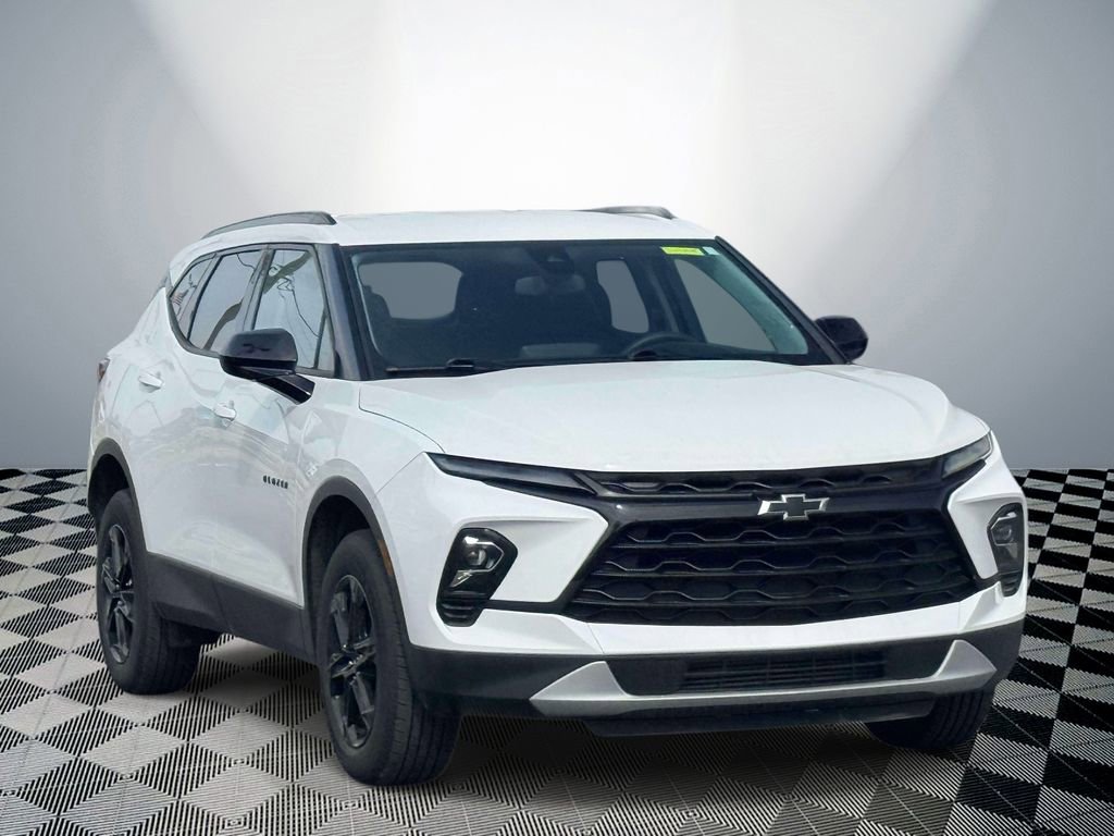 Used 2024 Chevrolet Blazer LT w/ Midnight/Sport Edition FWD image 4