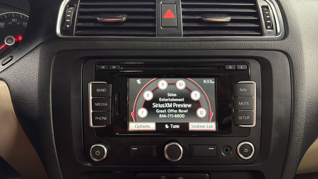 Used 2013 Volkswagen Jetta SEL FWD image 26