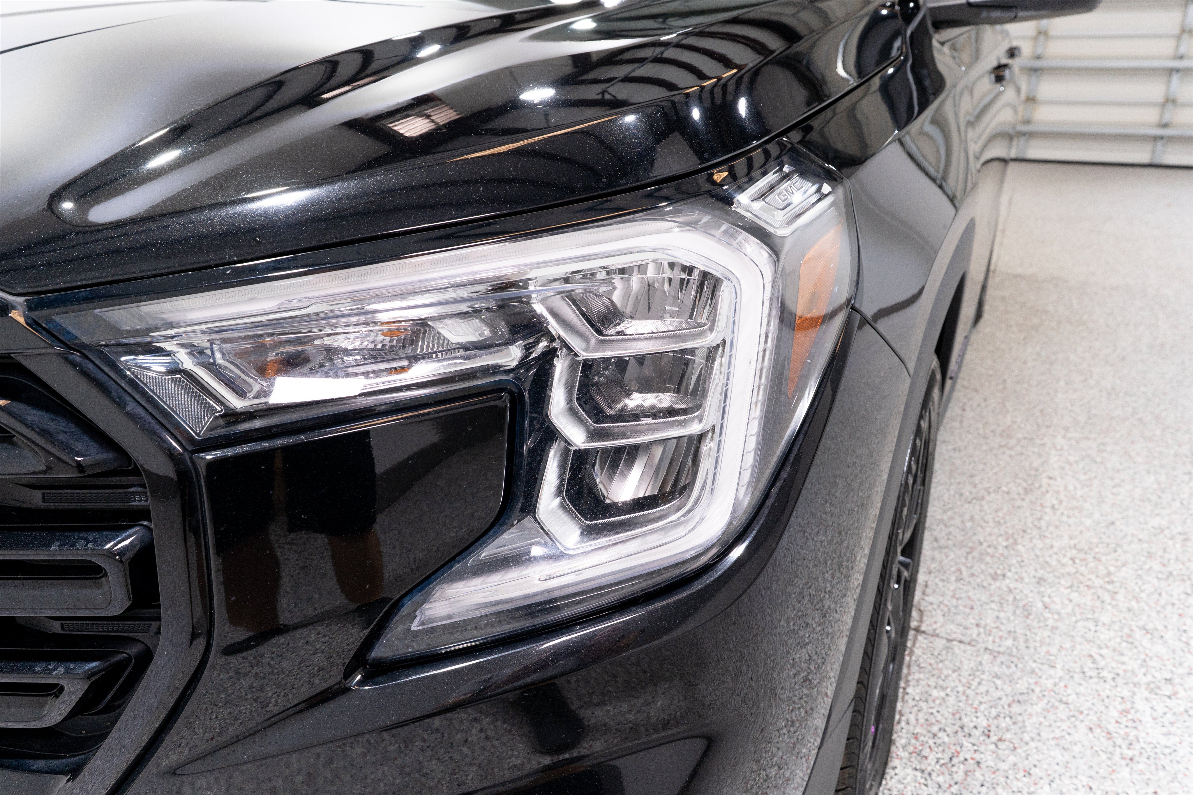 Used 2024 GMC Terrain SLT w/ Infotainment Package II FWD image 8