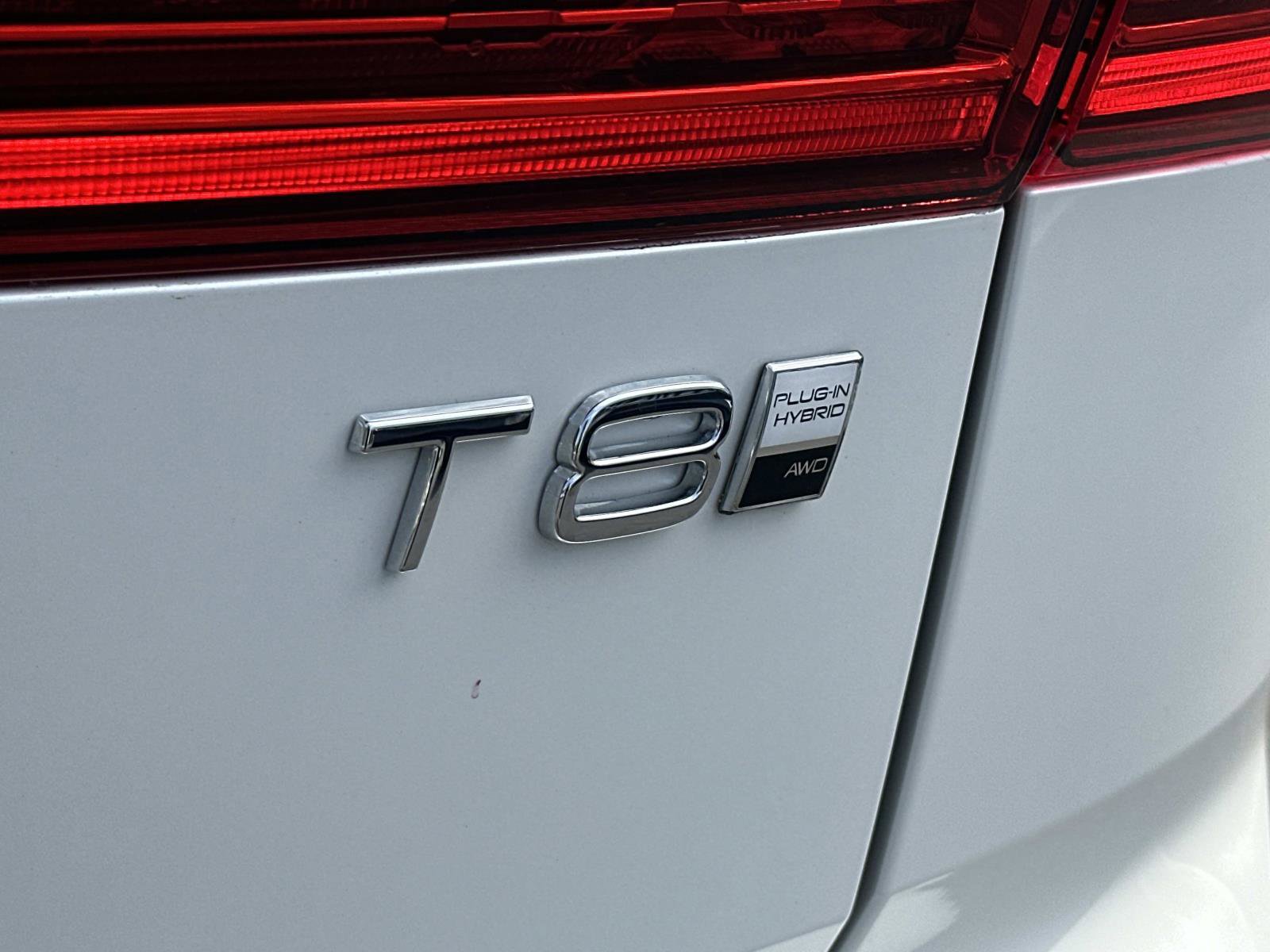 Certified 2025 Volvo XC60 T8 Plus w/ Protection Package Premier image 28