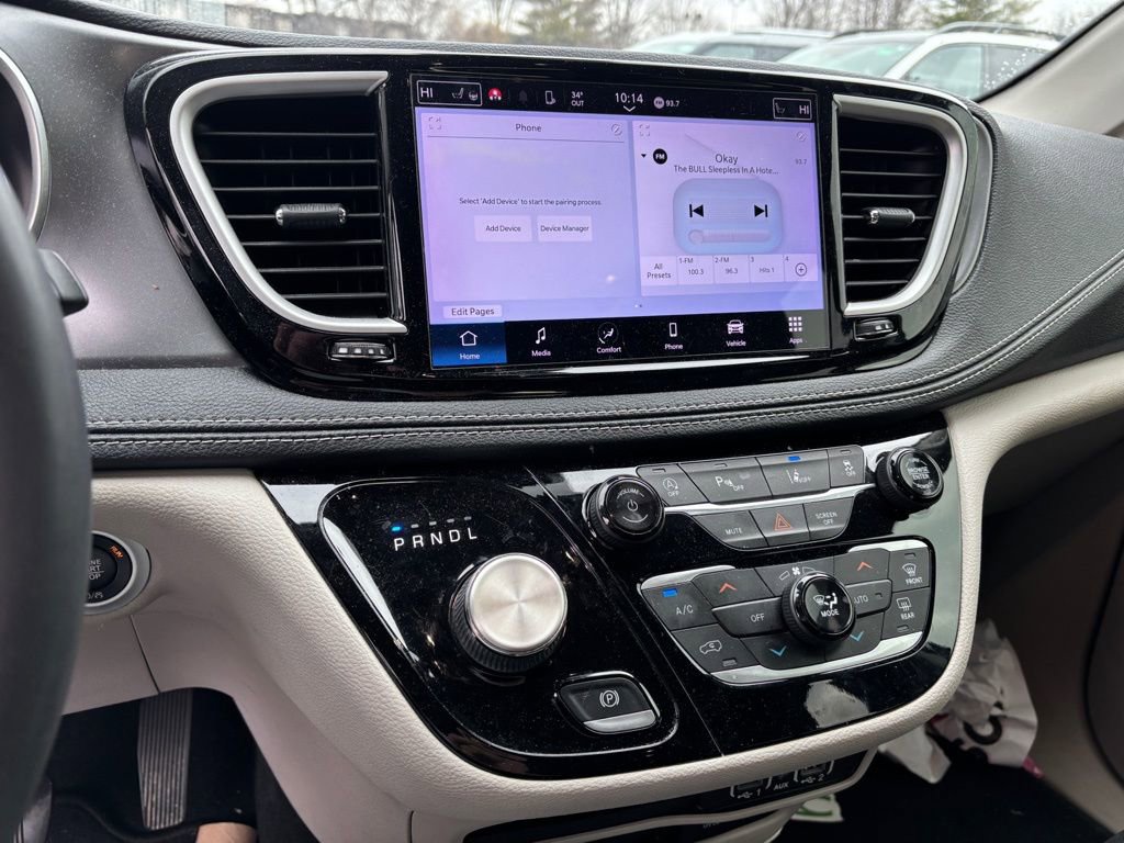 Used 2022 Chrysler Pacifica Touring-L image 8