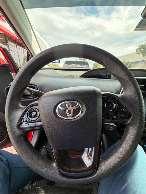 Used 2020 Toyota Prius LE FWD image 4