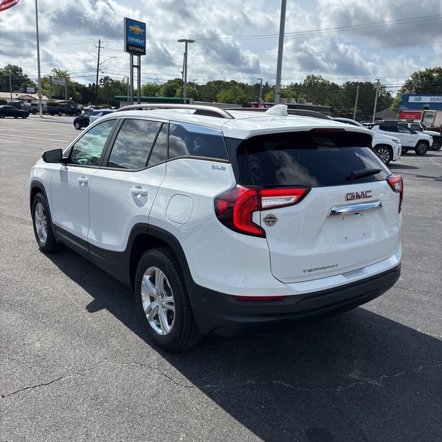 Used 2022 GMC Terrain SLE w/ Driver Convenience Package FWD image 2