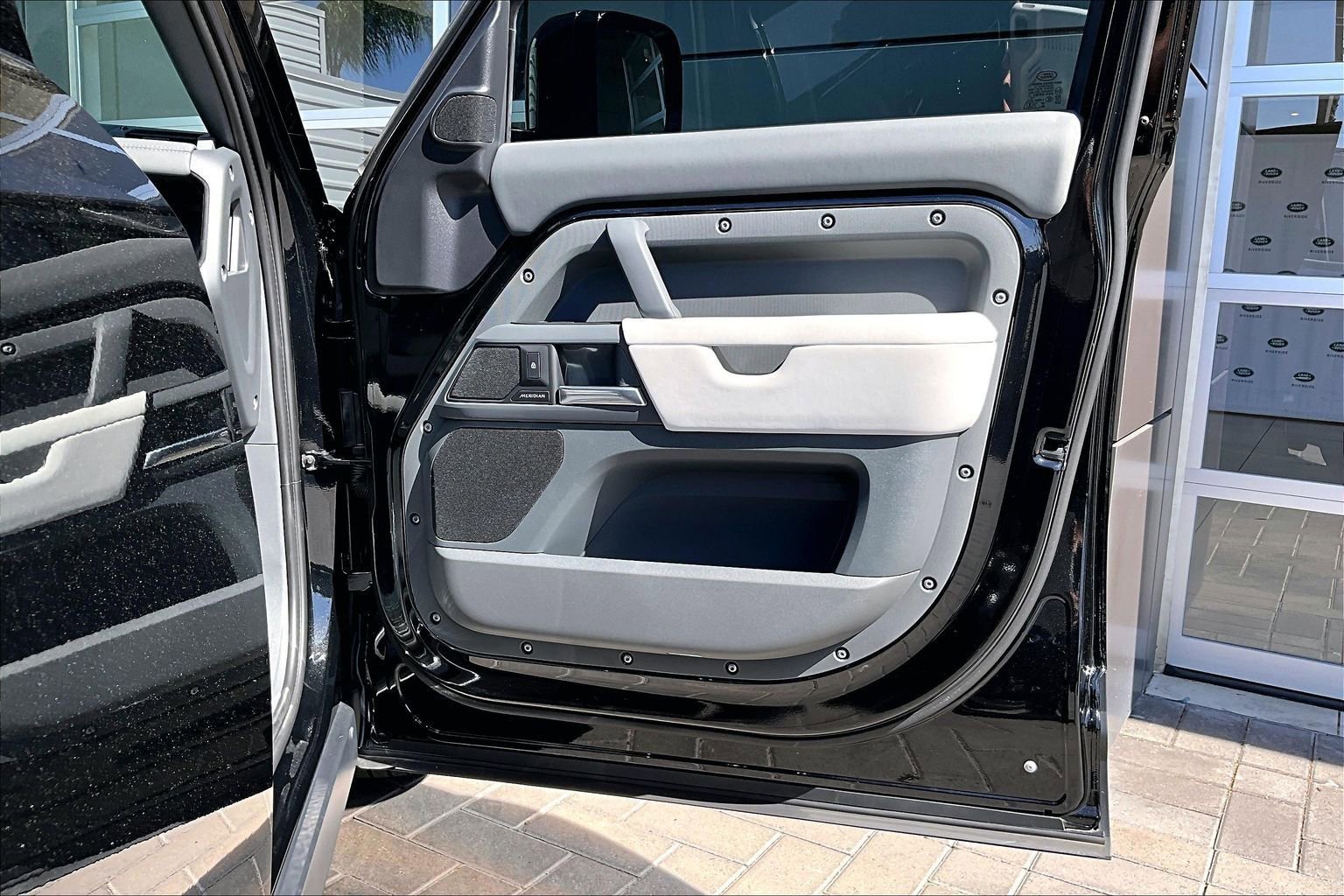 Used 2025 Land Rover Defender 110 S image 24