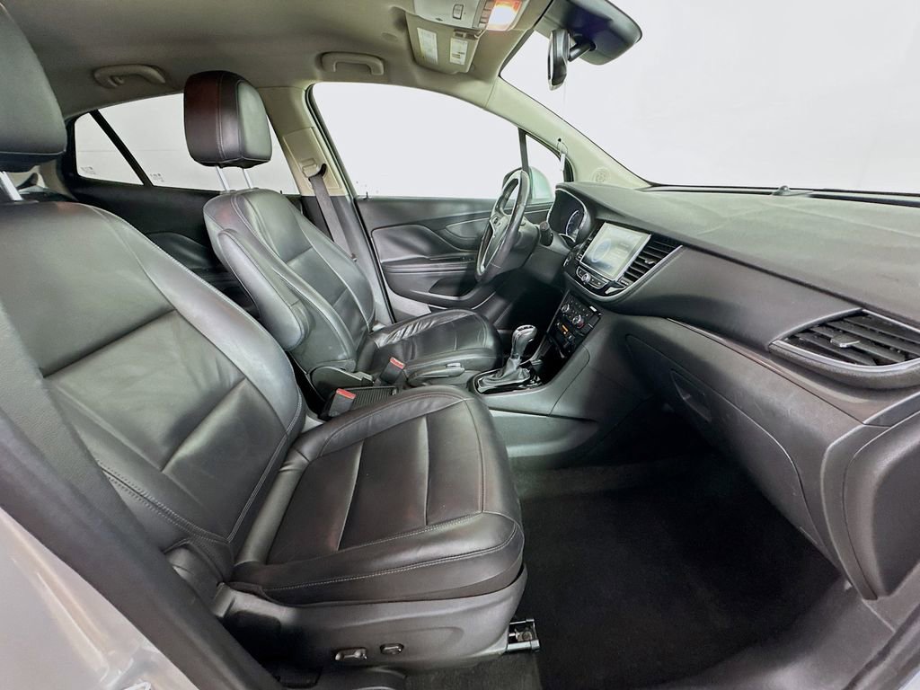 Used 2020 Buick Encore Essence FWD image 32