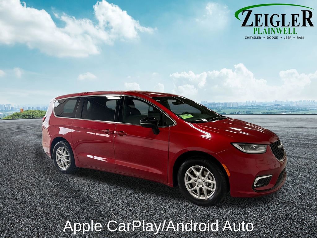 Used 2025 Chrysler Pacifica Select image 16