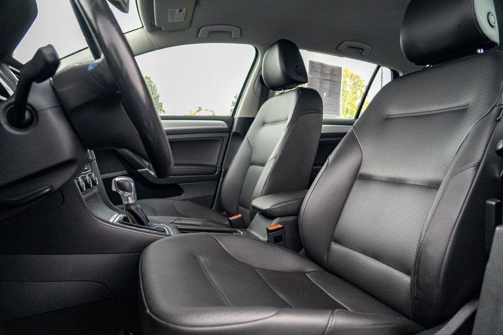 Used 2016 Volkswagen e-Golf SEL Premium image 26