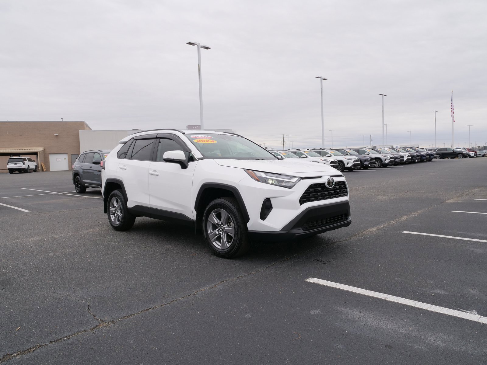 Used 2024 Toyota RAV4 XLE w/ Convenience Package image 2