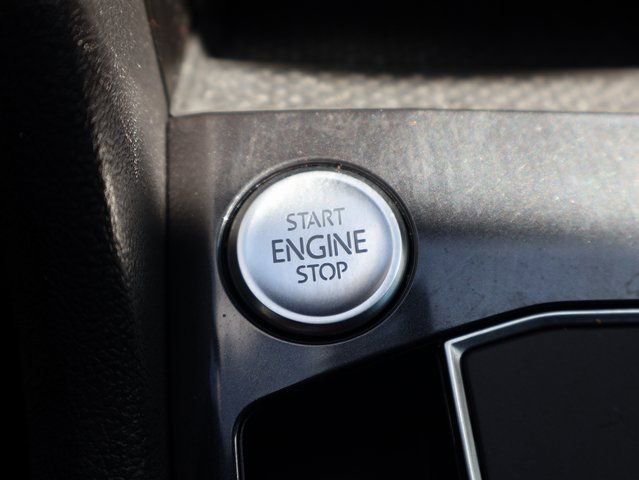 Used 2021 Volkswagen Tiguan SE R-Line image 26