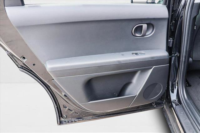 New 2025 Hyundai Ioniq 5 SE image 24
