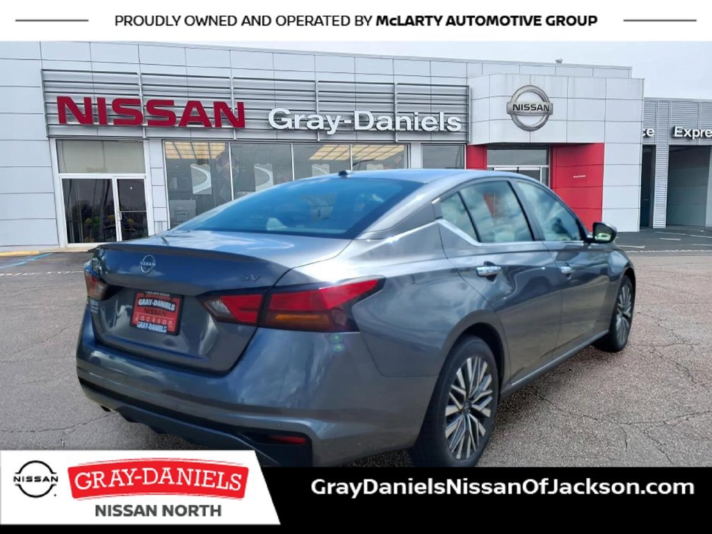 Used 2024 Nissan Altima 2.5 SV FWD image 7