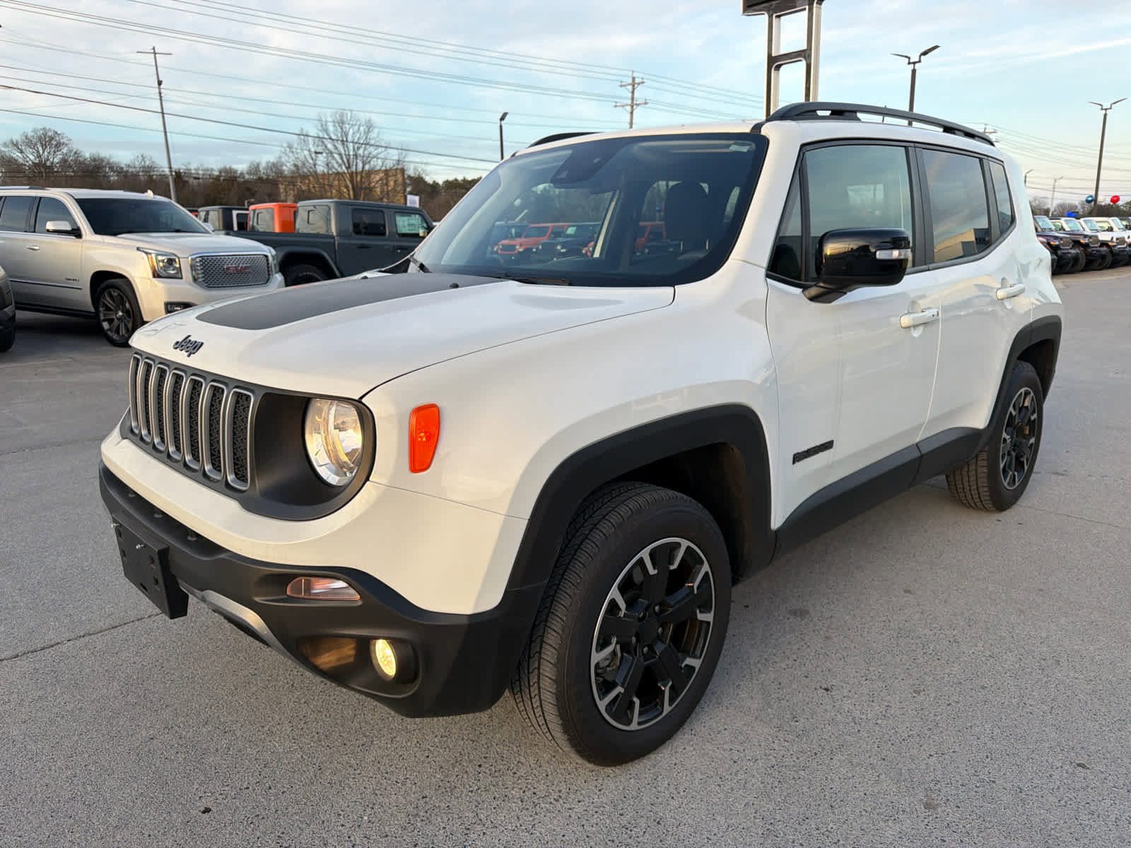 Used 2023 Jeep Renegade Latitude image 1