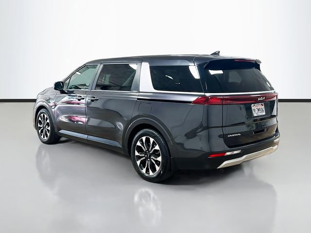 Used 2024 Kia Carnival EX image 5
