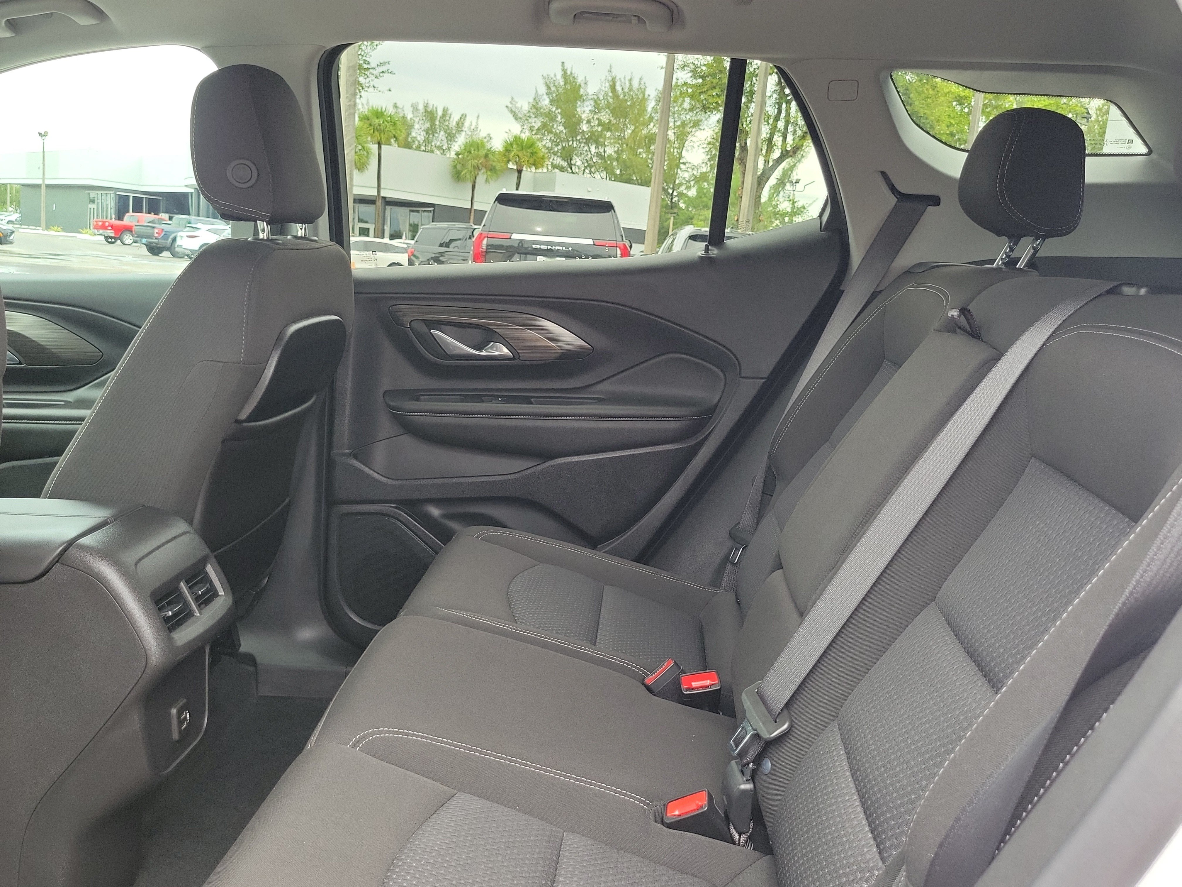 Used 2024 GMC Terrain SLE w/ Driver Convenience Package FWD image 13