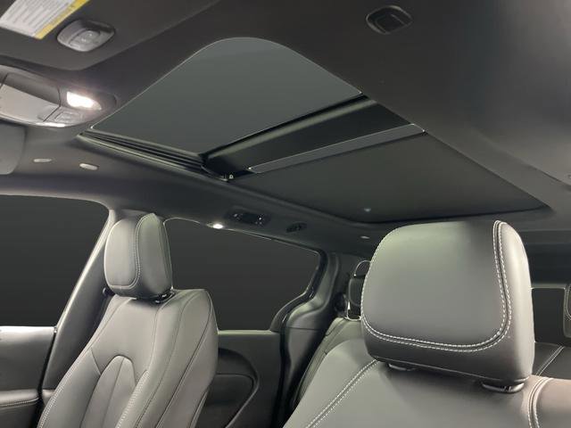 New 2026 Chrysler Pacifica Select image 7
