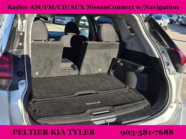 Used 2018 Nissan Rogue SV w/ Sun & Sound Touring Package image 11