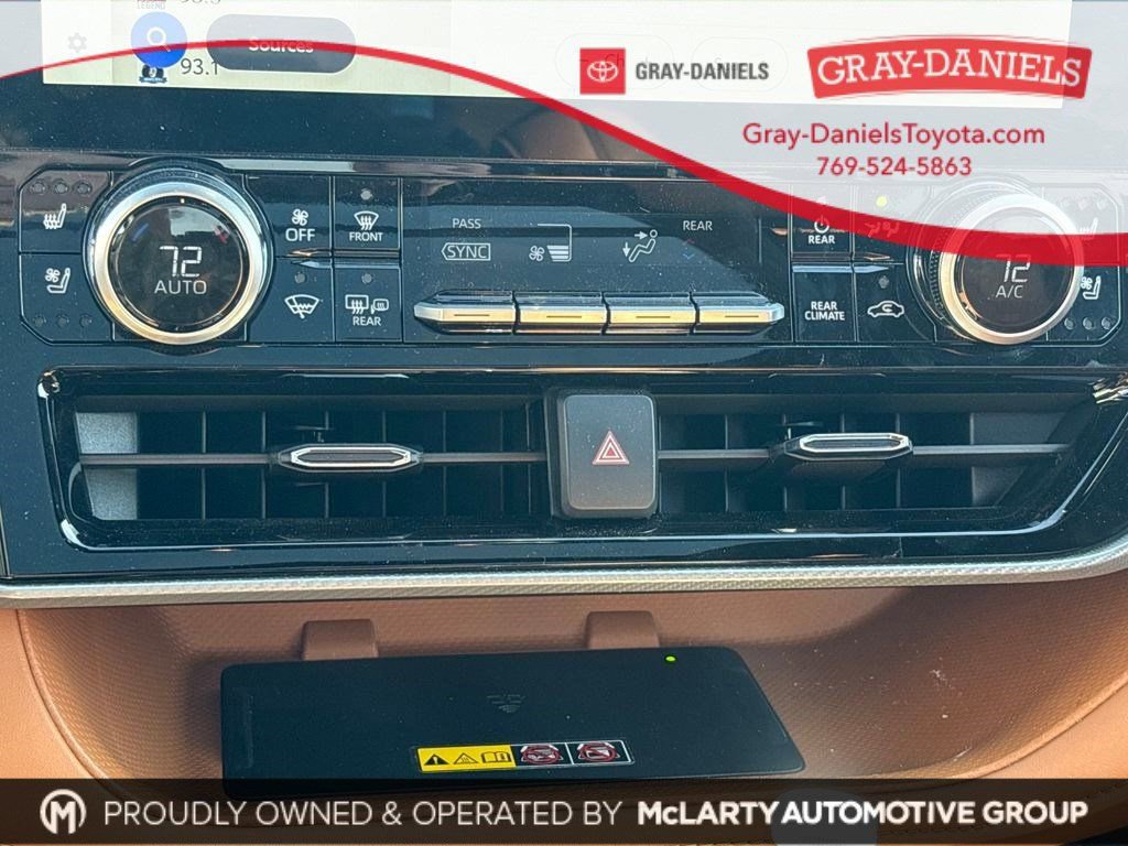 Used 2025 Toyota Highlander Platinum image 40