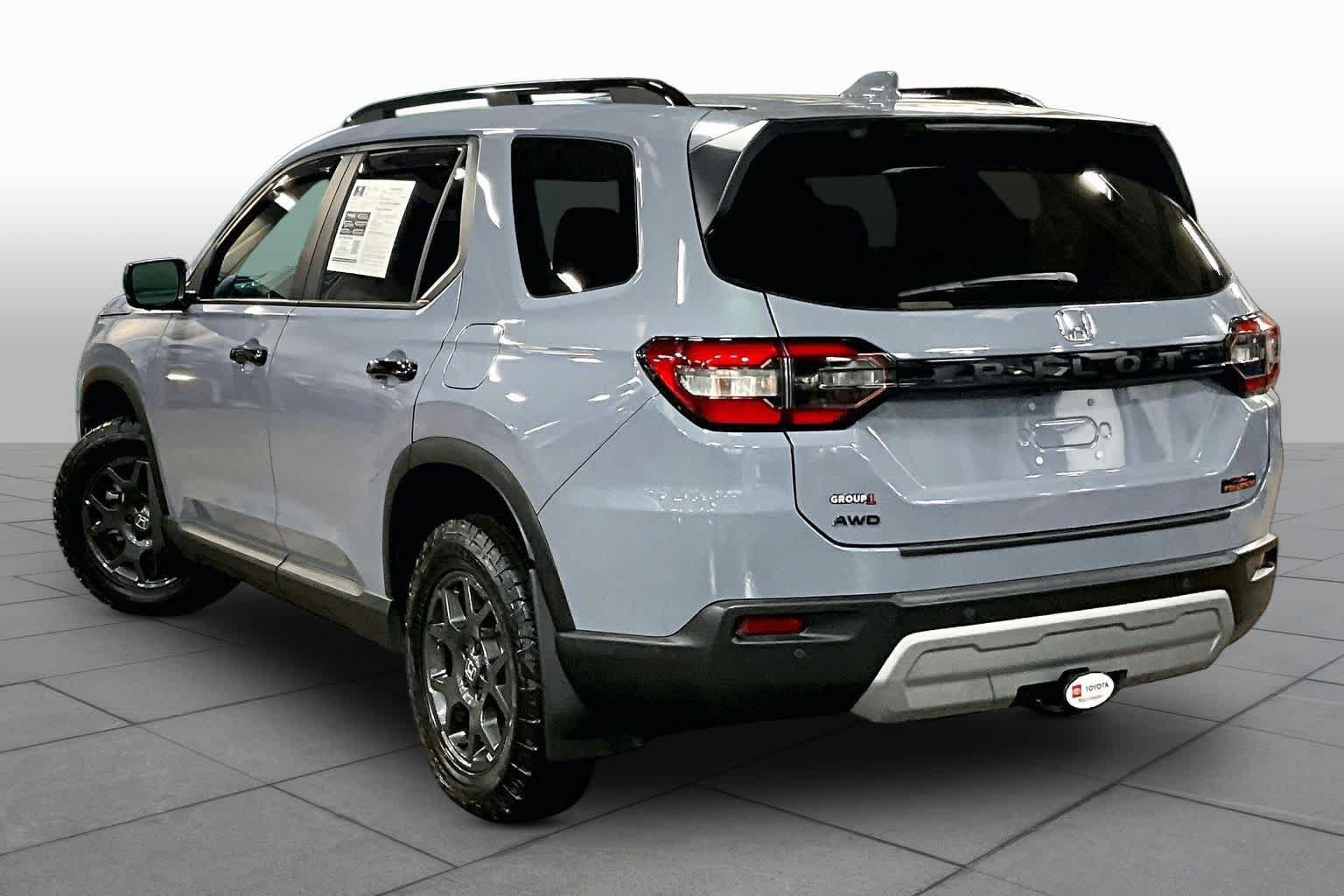 Used 2025 Honda Pilot TrailSport image 12