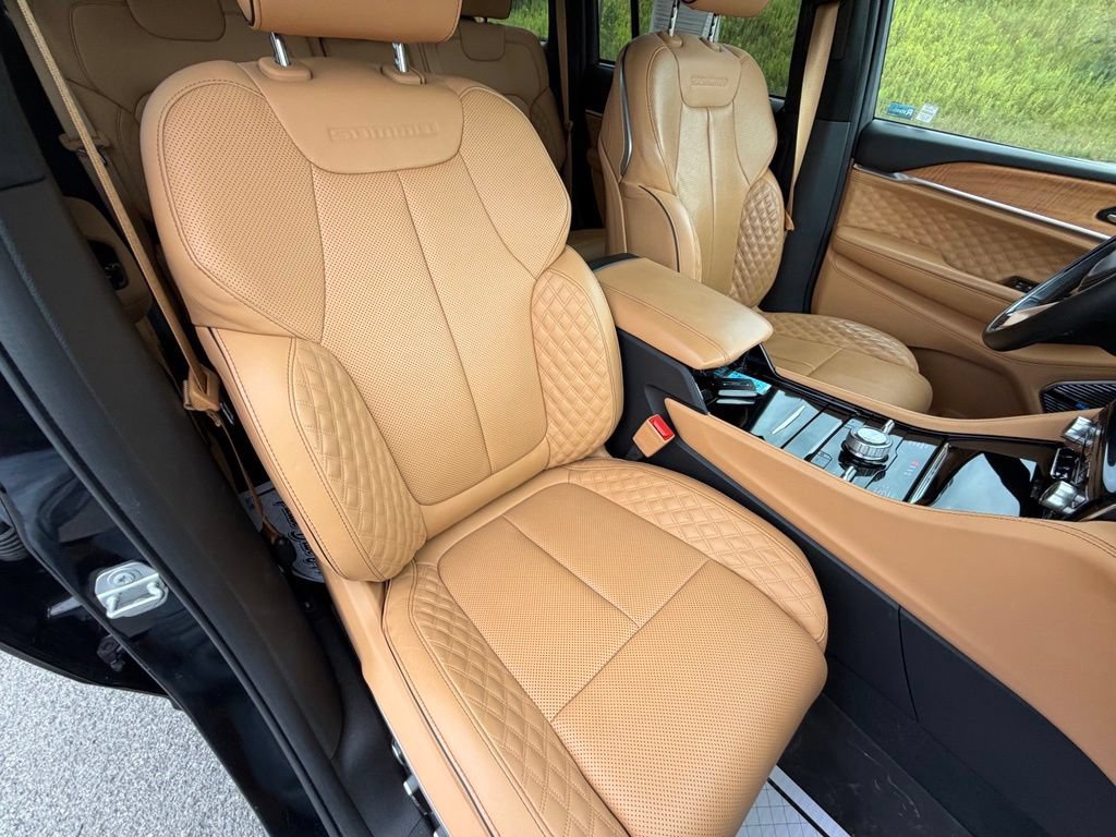 Used 2023 Jeep Grand Cherokee Summit AWD/4WD image 53
