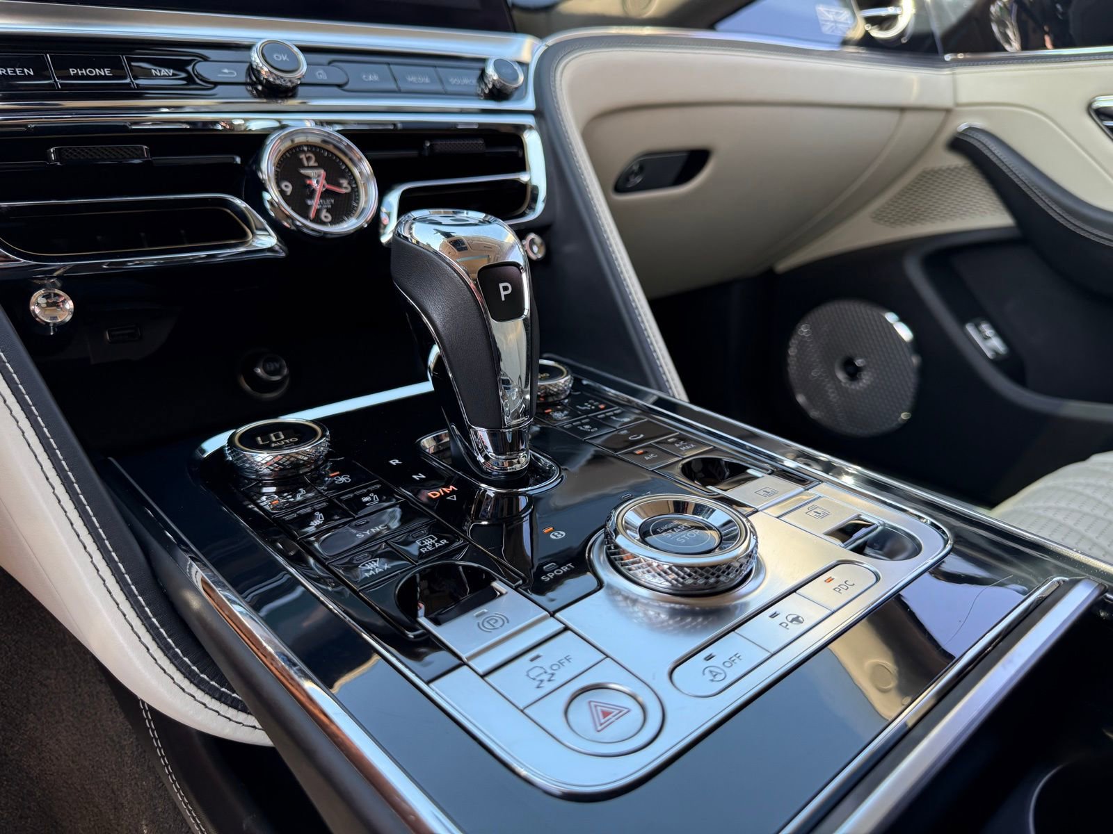 Used 2020 Bentley Flying Spur W12 image 43