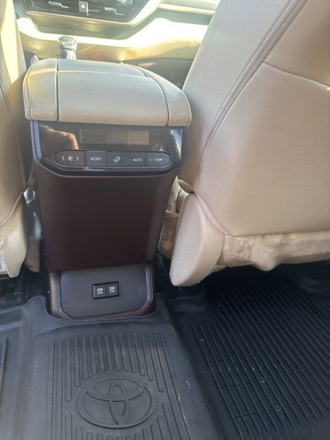 Used 2021 Toyota Highlander XLE FWD image 40