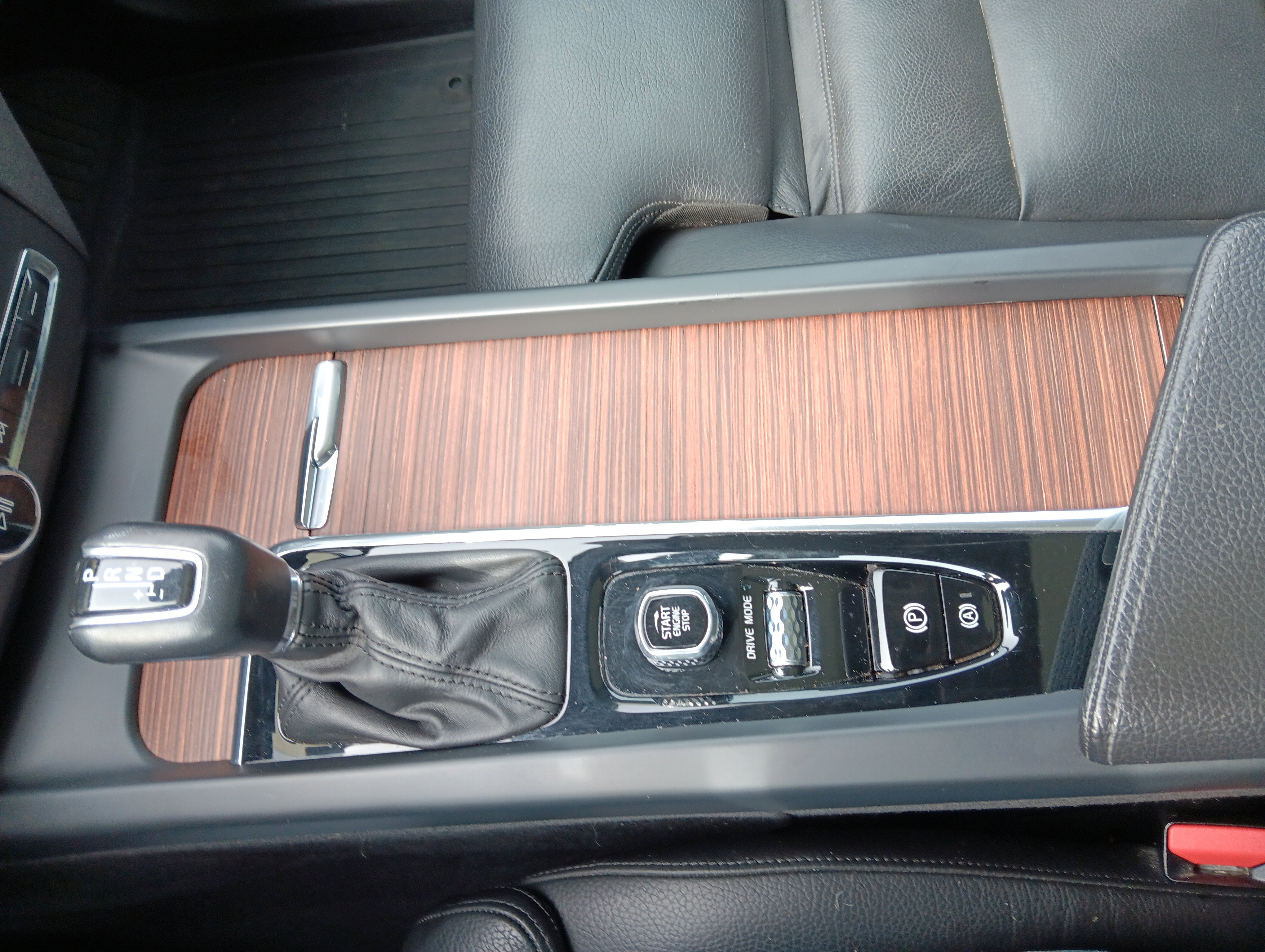 Used 2019 Volvo XC60 T5 Momentum w/ Premium Package image 14