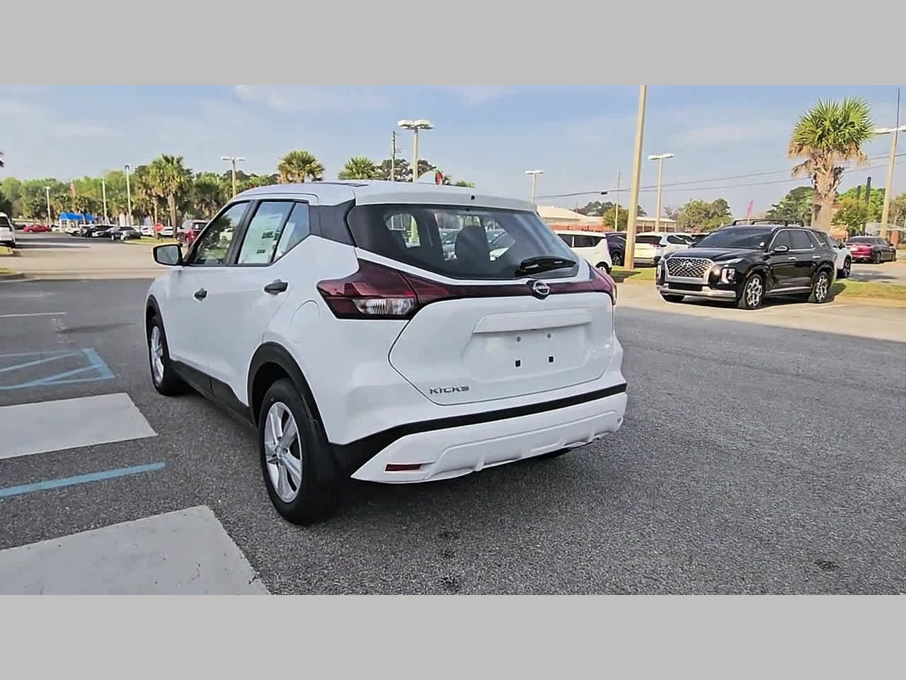 New 2025 Nissan Kicks Play S image 28