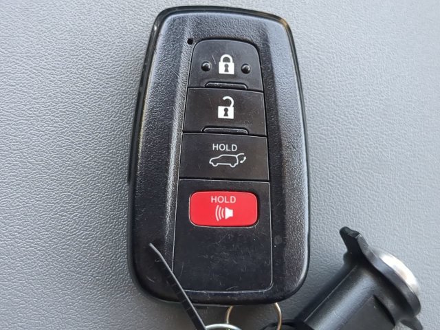 Used 2020 Toyota Highlander Limited AWD/4WD image 29