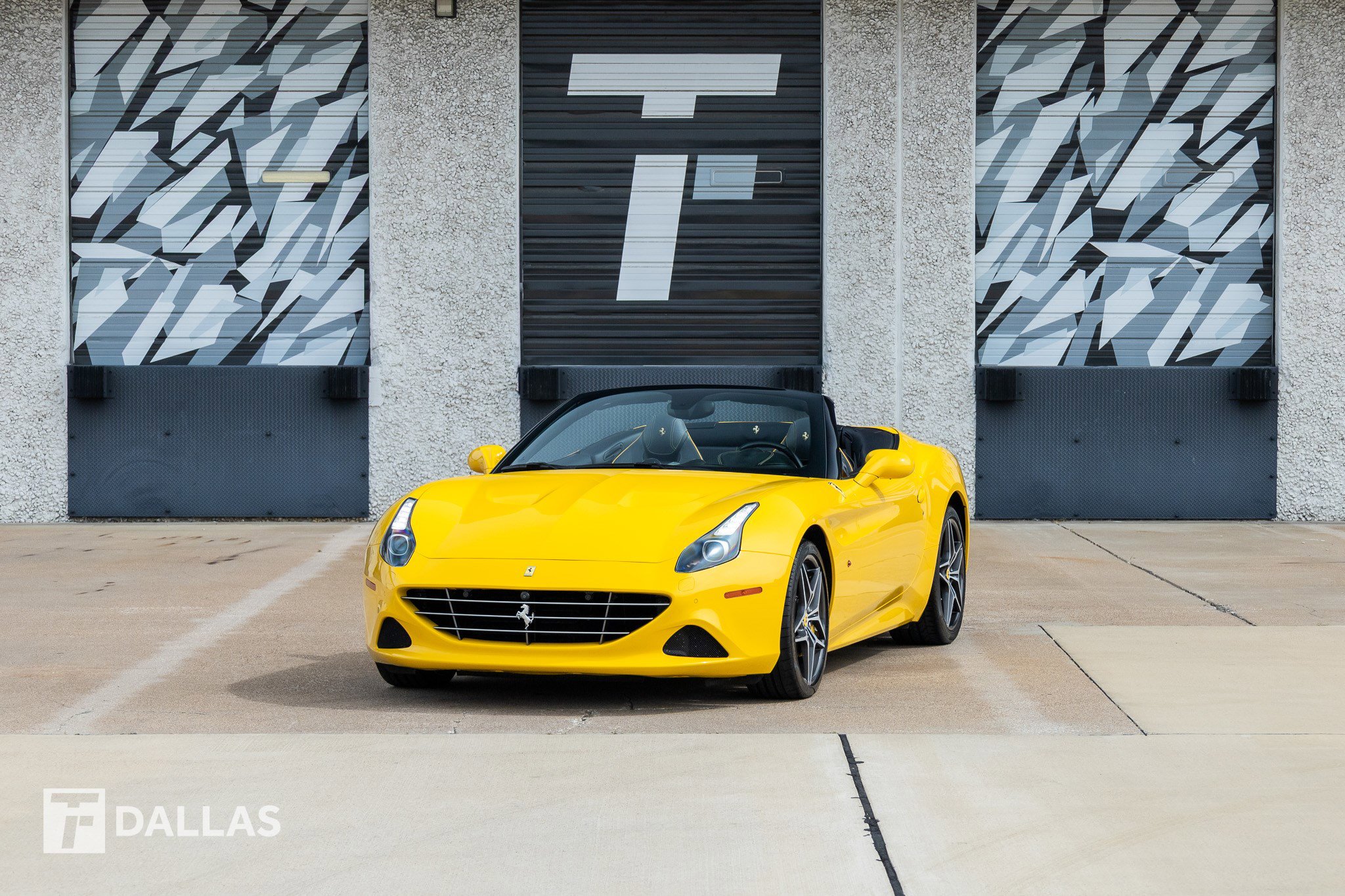 Used 2016 Ferrari California T RWD image 6