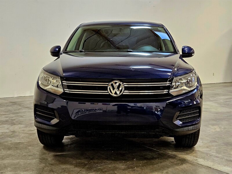 Used 2012 Volkswagen Tiguan LE FWD image 3