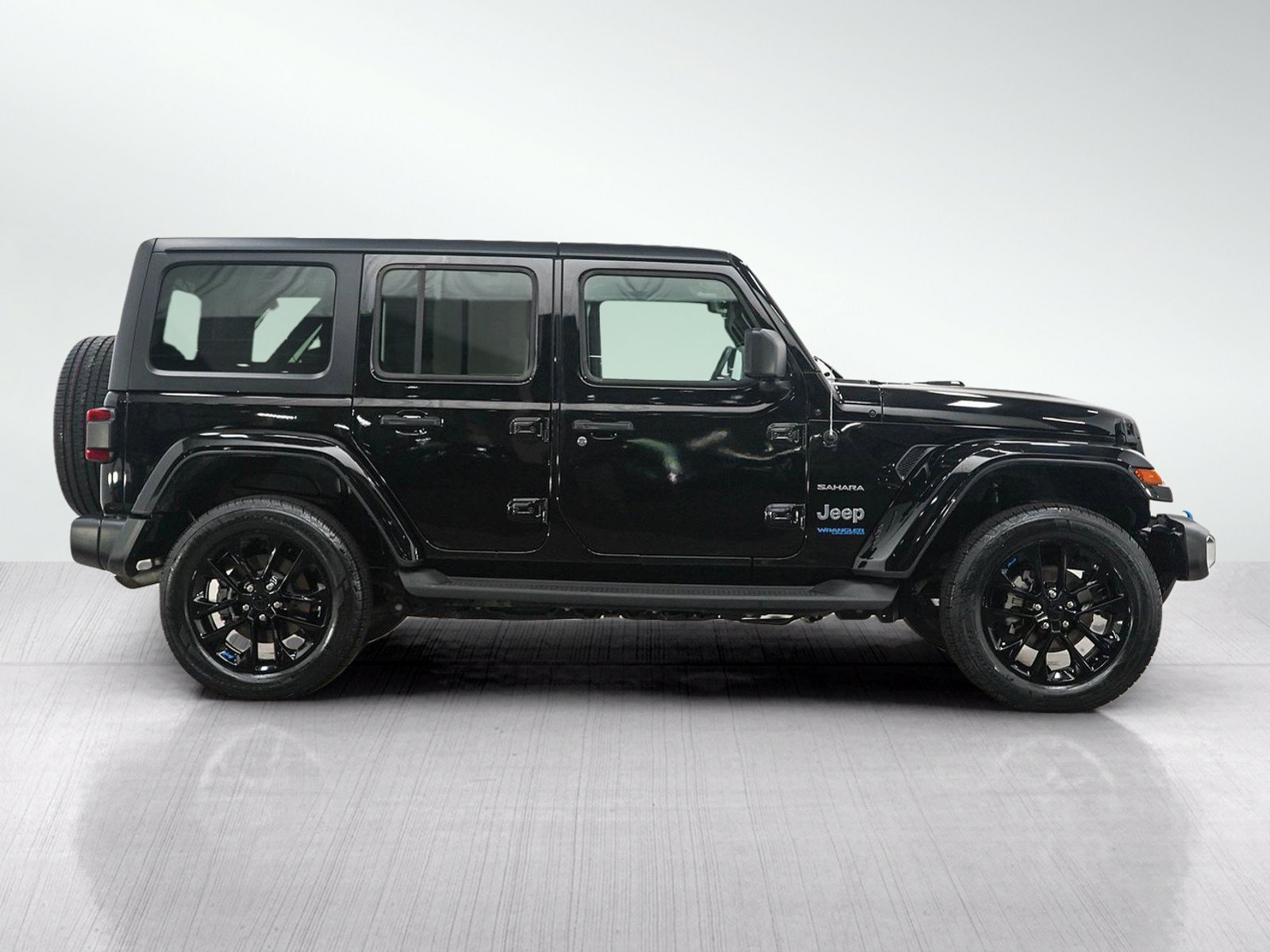 Used 2022 Jeep Wrangler Unlimited Sahara w/ Cold Weather Group AWD/4WD image 6