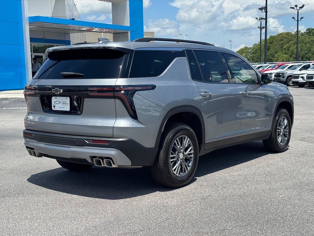 Used 2026 Chevrolet Traverse LT w/ LPO, Floor Liner Package FWD image 3