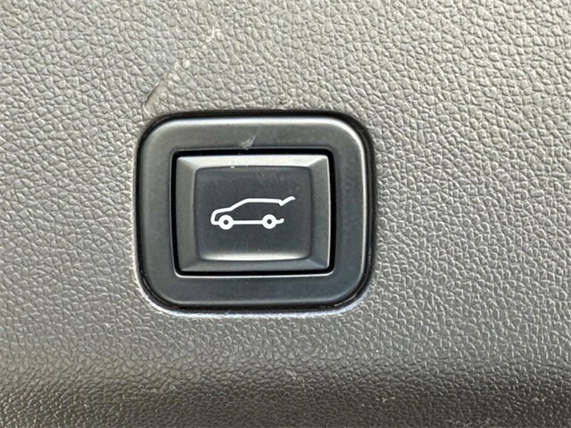 Used 2021 GMC Yukon Denali w/ Denali Premium Package image 15