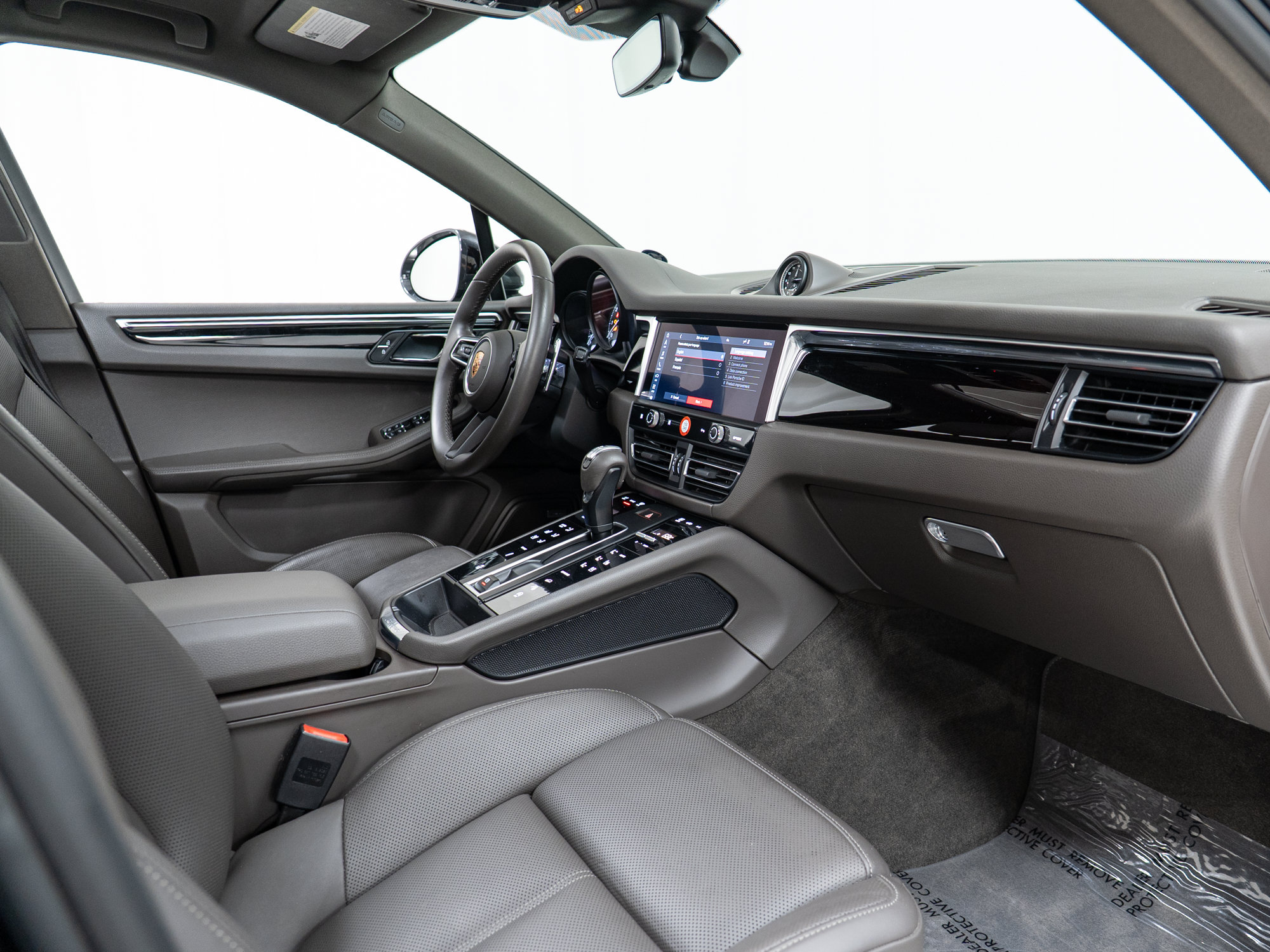 Certified 2022 Porsche Macan S AWD/4WD image 24