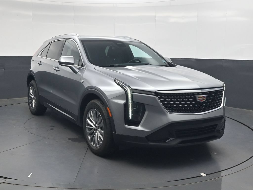 Used 2025 Cadillac XT4 Premium Luxury FWD image 2