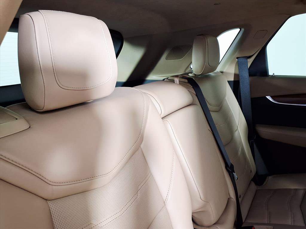 Used 2017 Cadillac XT5 Platinum w/ Driver Assist Package image 12