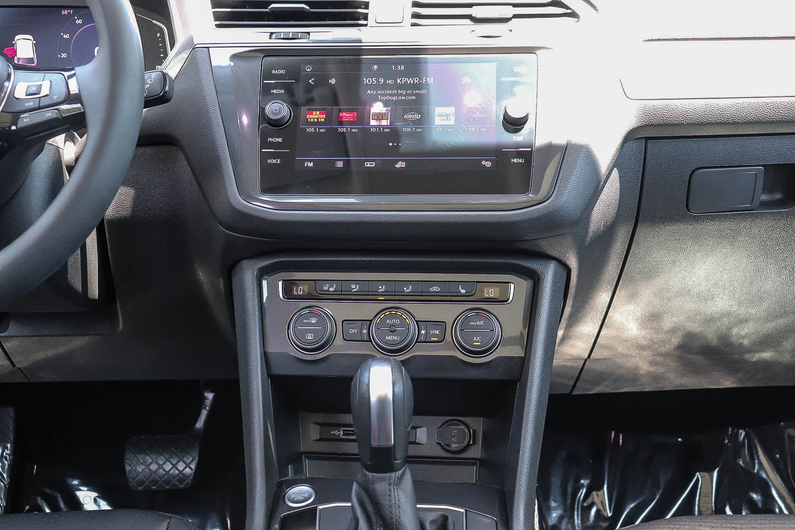 Used 2020 Volkswagen Tiguan SEL FWD image 14