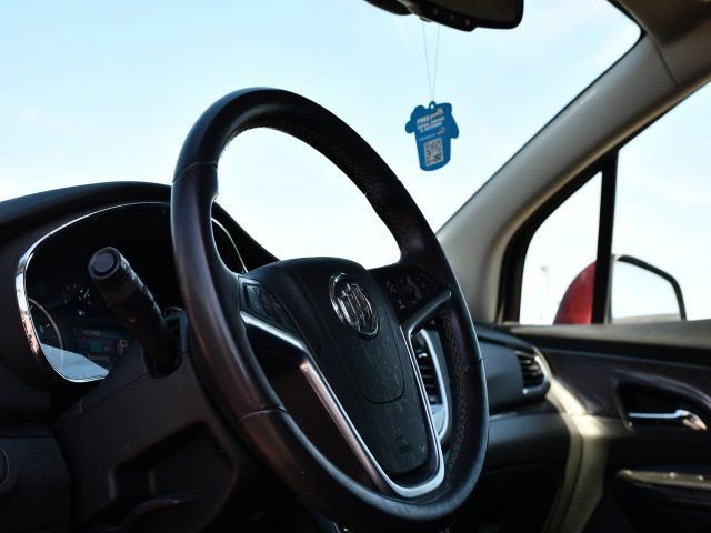 Used 2021 Buick Encore Preferred image 11