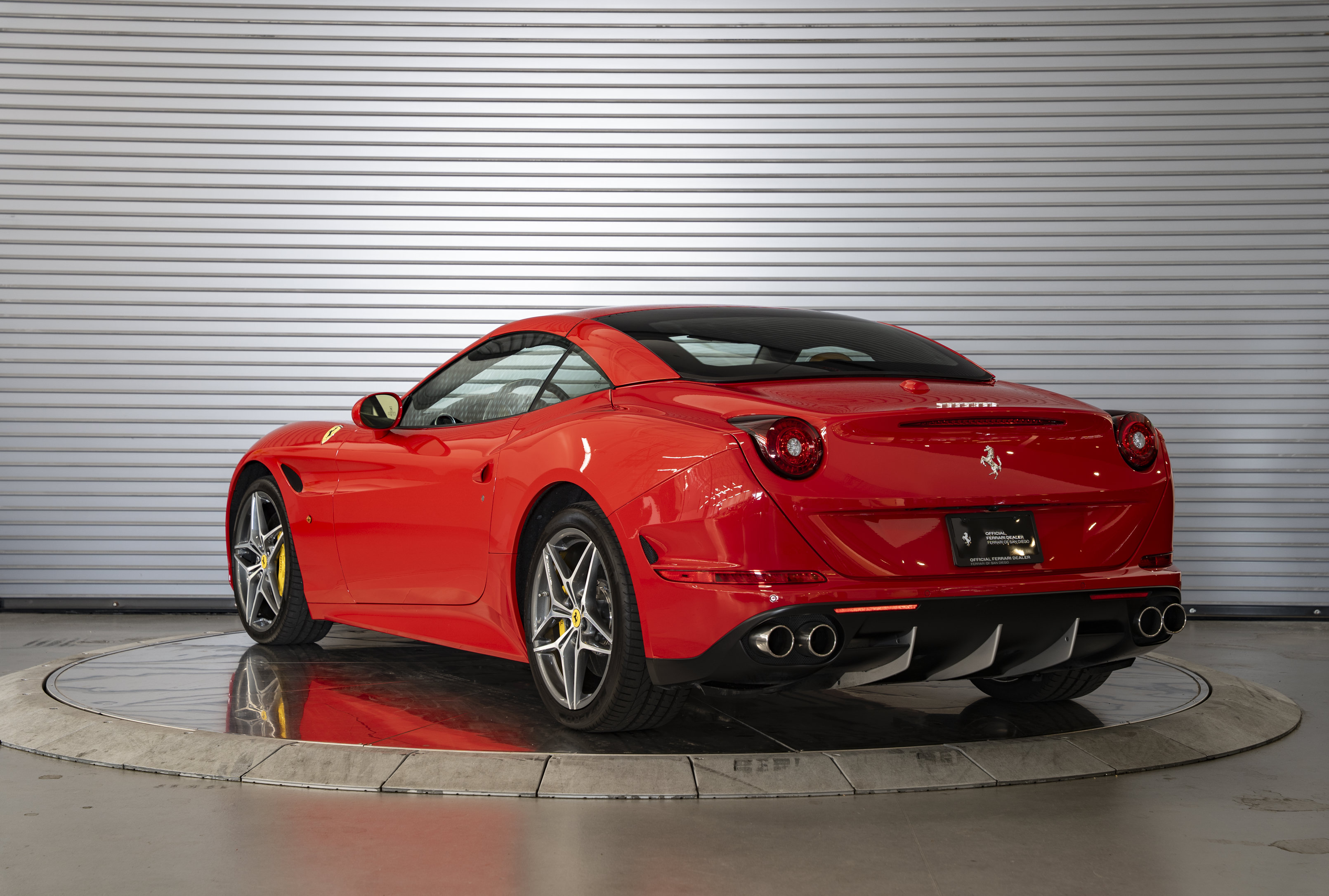 Used 2016 Ferrari California T RWD image 11