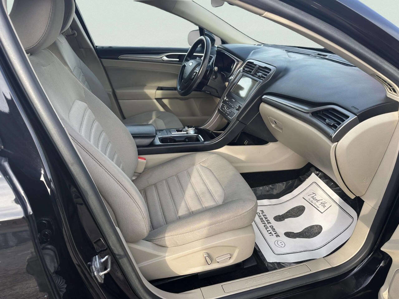 Used 2019 Ford Fusion SE image 13