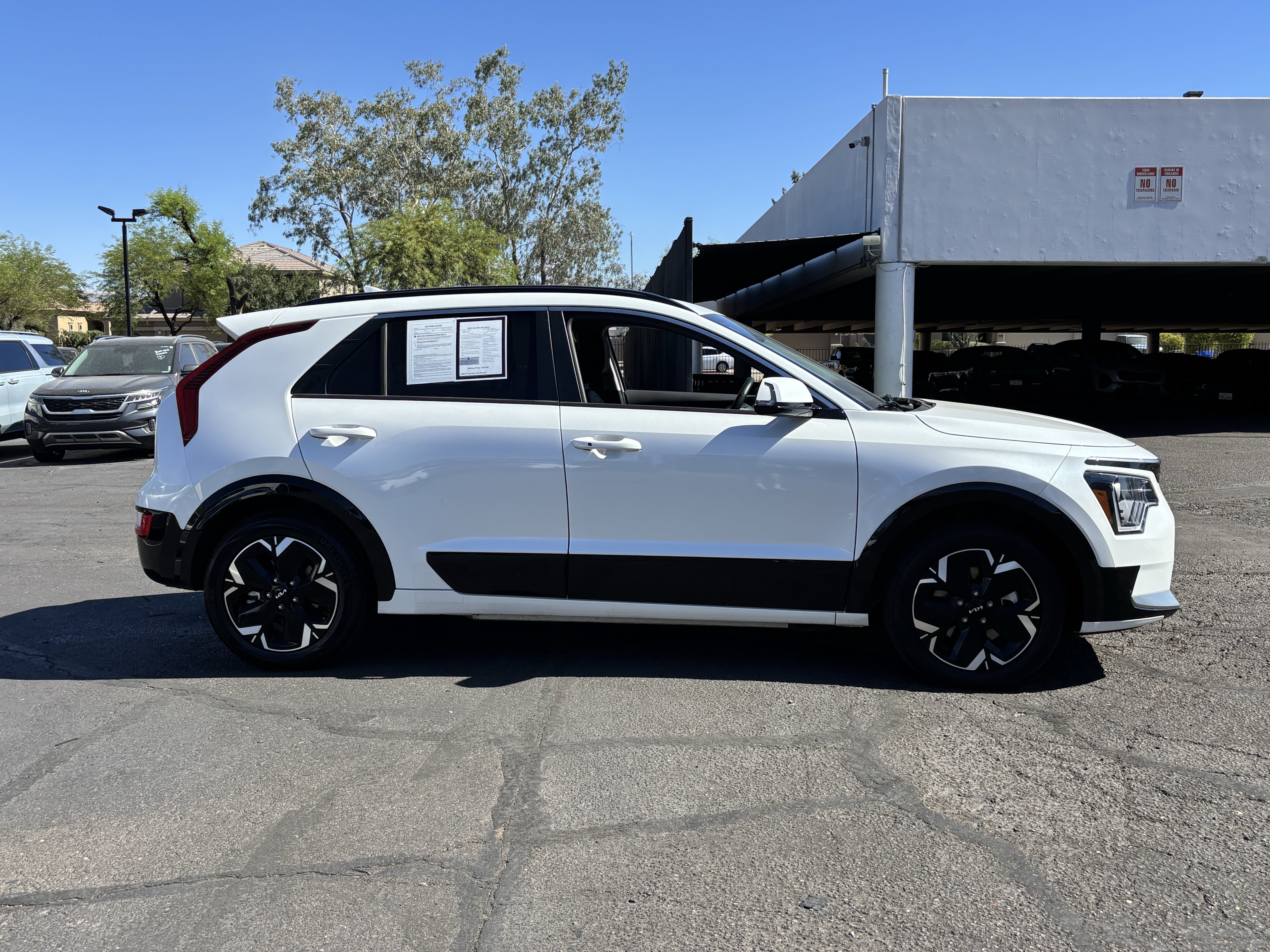 Certified 2023 Kia Niro Wind FWD image 2