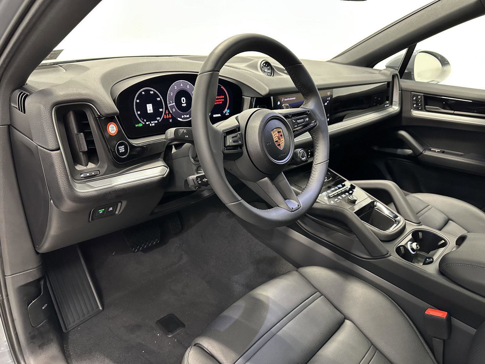 New 2025 Porsche Cayenne Coupe image 4