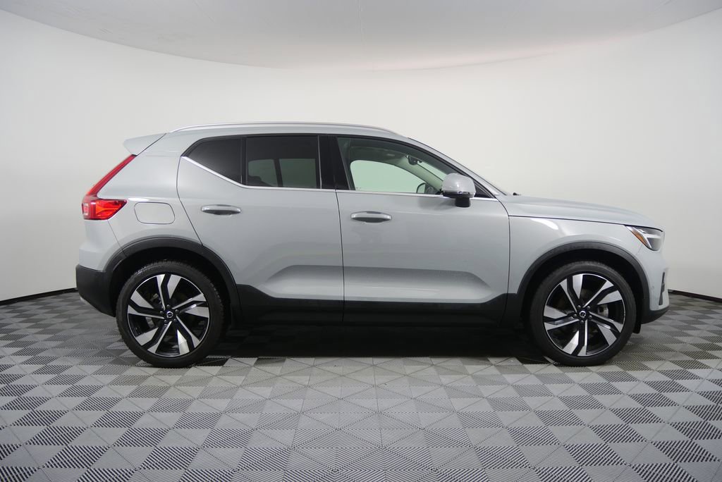 Used 2025 Volvo XC40 B5 Plus w/ Climate Package image 2