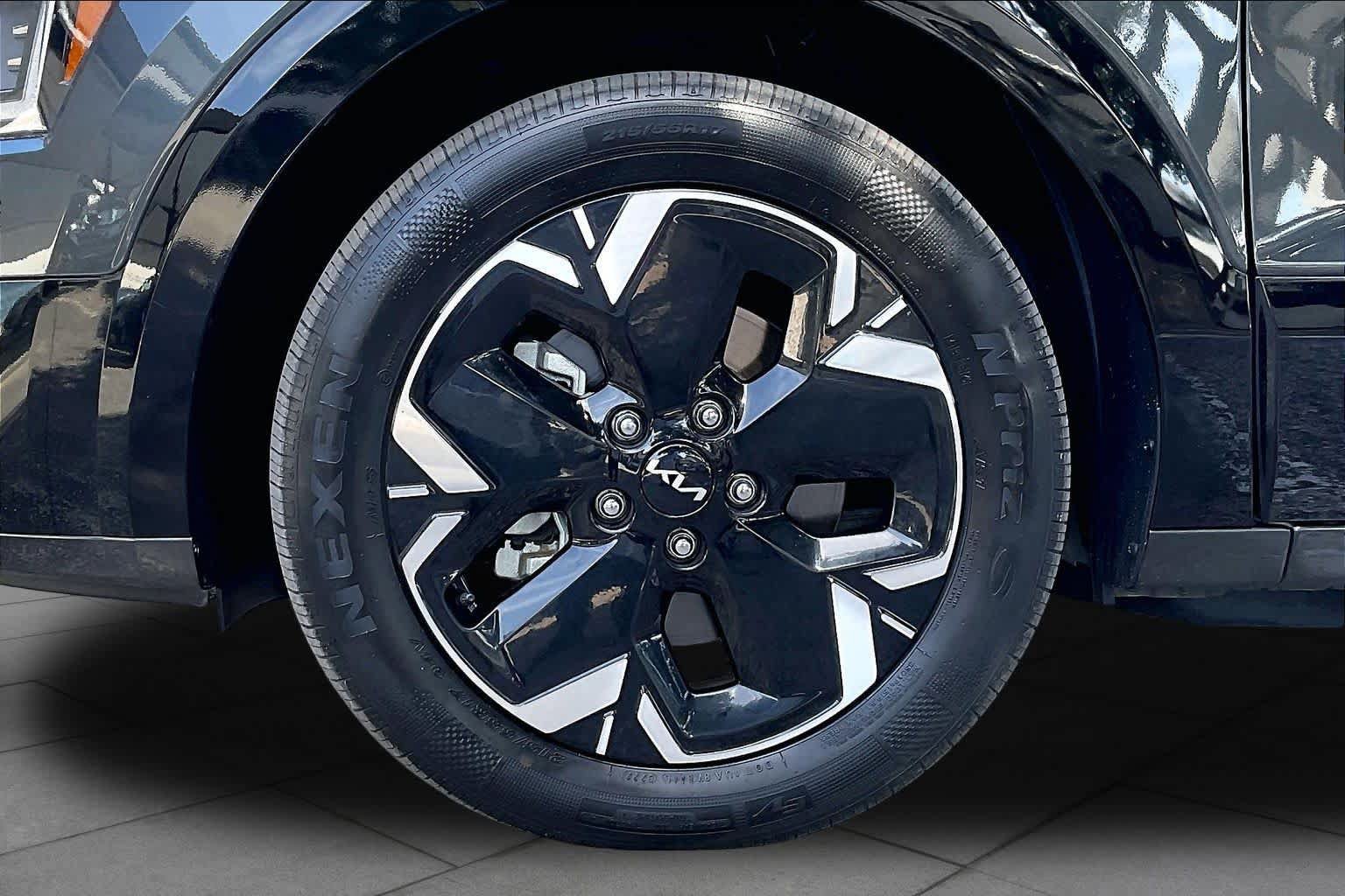 Used 2023 Kia Niro Wind w/ Wind Preserve Package FWD image 10