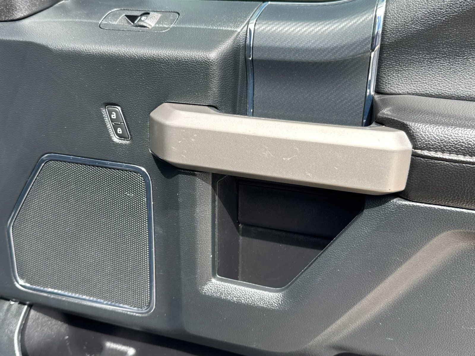 Used 2019 Ford F150 Lariat w/ Equipment Group 502A Luxury AWD/4WD image 19