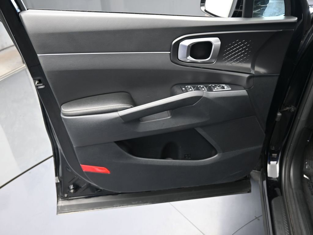 Used 2022 Kia Sorento LX image 12