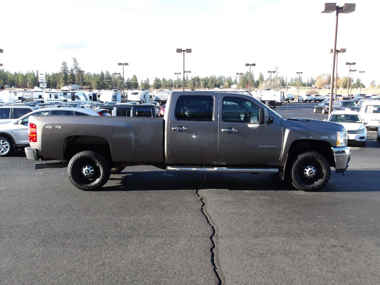 Used 2011 Chevrolet Silverado 2500 LT w/ Interior Plus Package AWD/4WD image 6